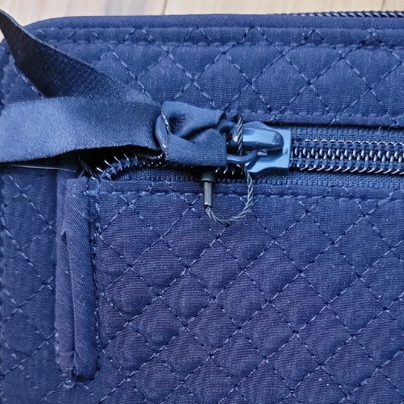 VERA BRADLEY/Quilted Navy Wallet - Picture 7 of 16